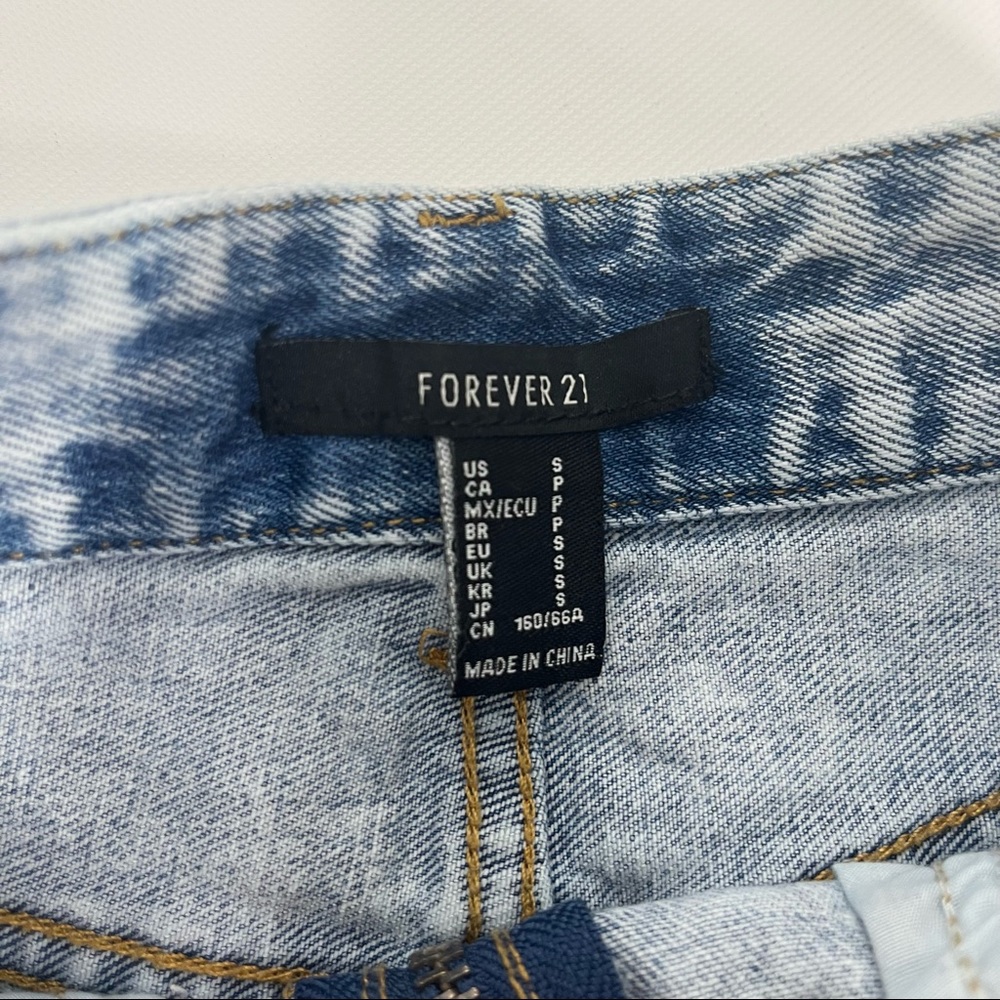 04) Forever 21 Distressed Cutoff Light Wash Denim Zipper Front Mini Skirt Size S - Picture 12 of 12